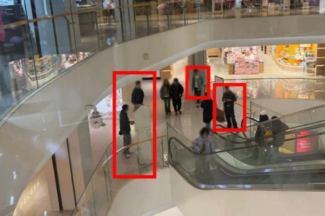 前方等位3200桌 女子排队到崩溃