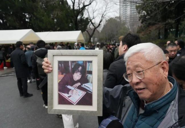 申城微雨送于漪！首届学生年近9旬，从北京坐高铁来和老师道别 师恩难忘跨越千里