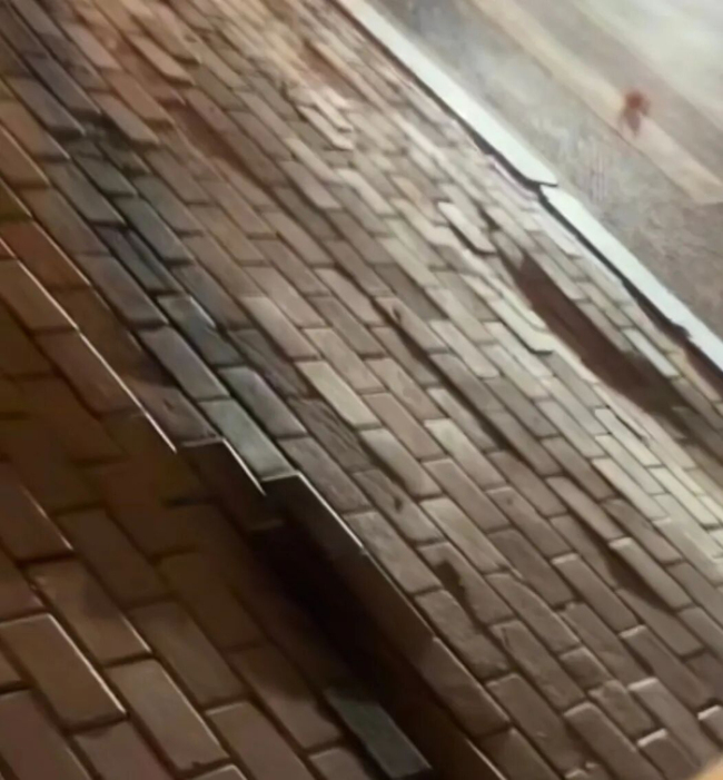 当地回应路段盲道铺设错乱高低不平