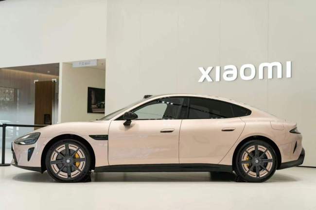 小米新一代SU7发布 汽车行业大咖齐聚助阵