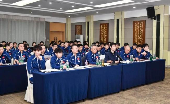 国乒成都集训誓师会，核心主力坐第一排