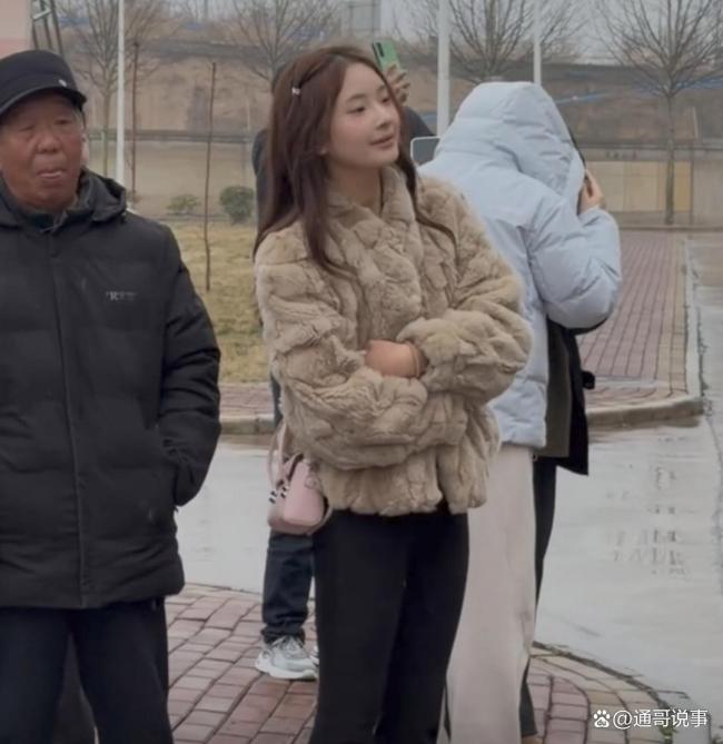 女孩送男友当兵猝不及防被告白 全网破防的承诺