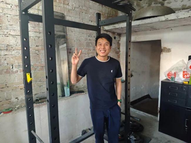 肥娟夫妇开自助健身房：月卡99元 健身创业再出发