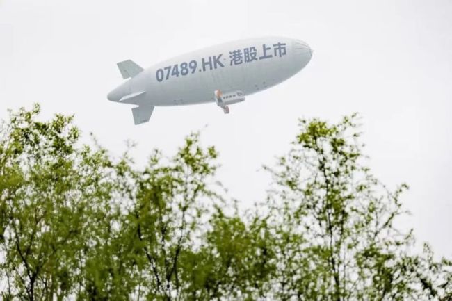 岚图汽车上市 武汉上空现祝贺飞艇 乘风而上逐梦长空