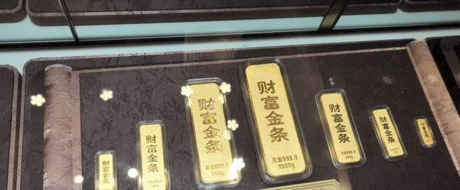 金价暴跌 有金店一天狂卖3斤黄金 市场冰火两重天
