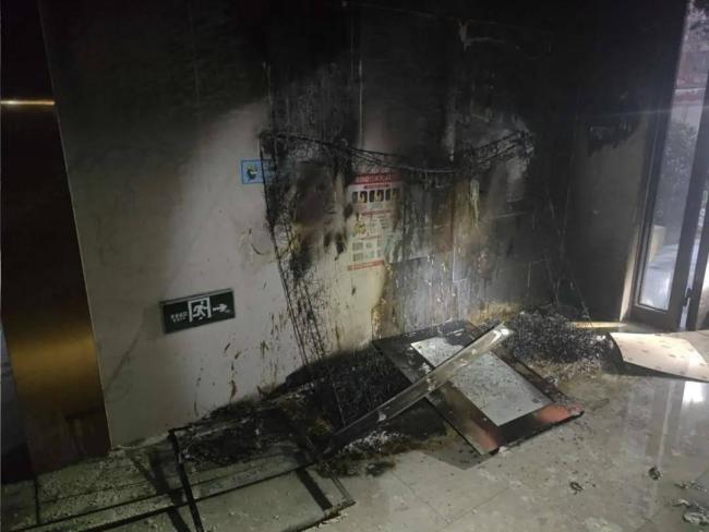 男孩一个好奇家长赔2万 好奇心引发火灾险情