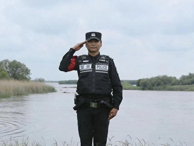 37岁民警抓捕逃犯时壮烈牺牲 英雄用生命践行誓言