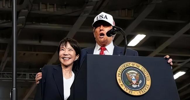 高市早苗一下舷梯就和美官员寒暄 访美行程正式启动