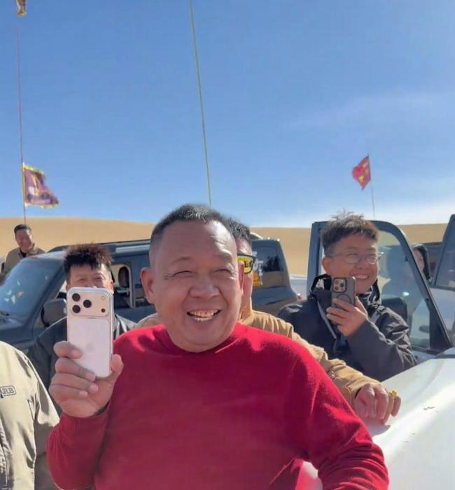 于东来带爱人沙漠越野时侧翻 虚惊一场平安无事