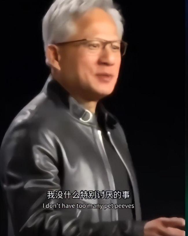 黄仁勋演讲时被手机铃声打断 现场气氛凝重