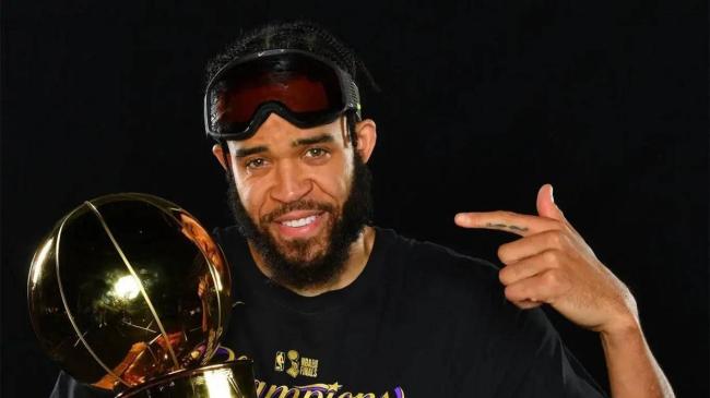 NBA三冠王被CBA教练“按”板凳？麦基气到摇头：这球没法打 篮不住嘴 双塔组合利弊并存