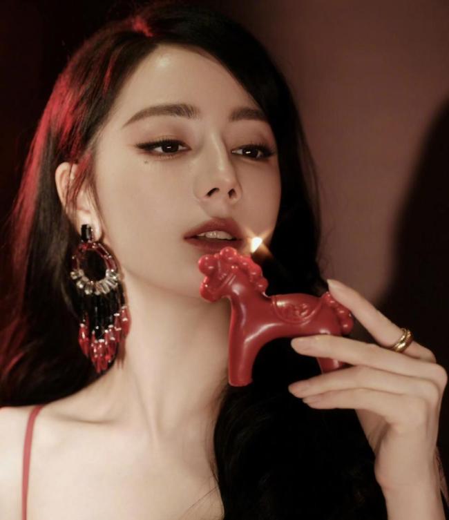 迪丽热巴工作室审美 新团队造型惊艳全网