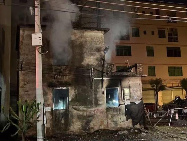 因捡废品被拦 竟放火烧了别人的房