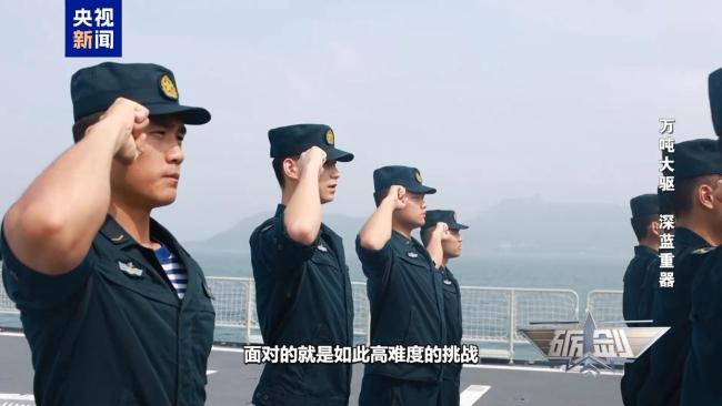 万吨大驱南昌舰首次实弹发射全命中 展现强大作战能力