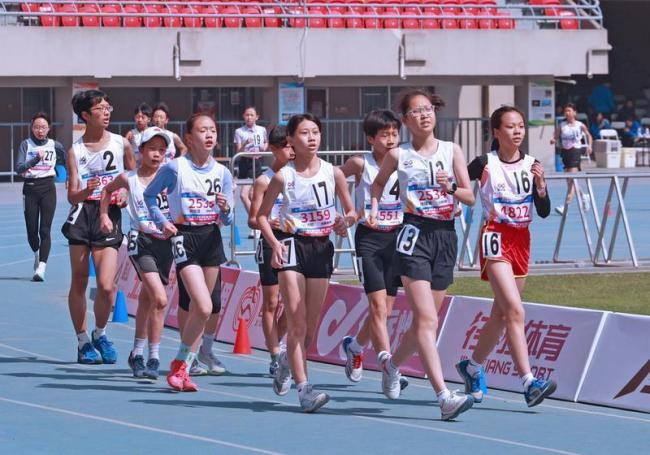 西安市第四届田径公开赛鸣枪开赛 竞走点燃赛场活力