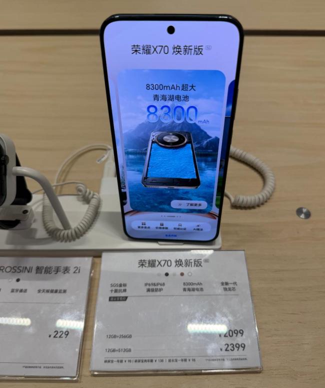 实探手机涨价潮：荣耀OPPO领涨300起，存储芯片成主因