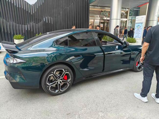 老款SU7已提前下架 新SU7销售火爆