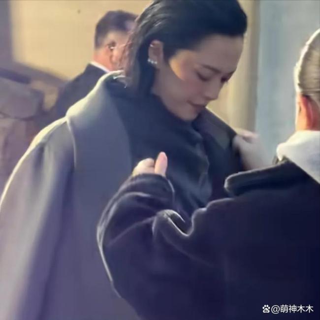 姚晨区别风云后初度公开亮相 颜料严肃引留情