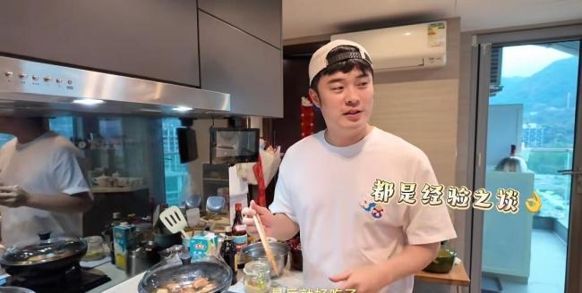 陈赫张子萱带女儿做客王祖蓝家 黄酒红烧肉引热议