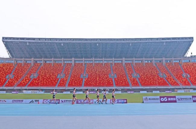 西安市第四届田径公开赛鸣枪开赛 竞走点燃赛场活力