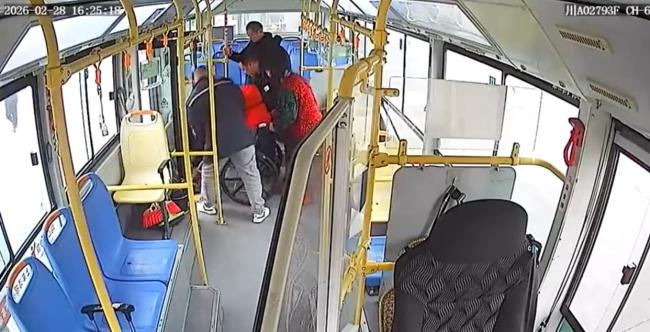 自贡妈妈手写长信致谢成都新津公交 温暖如亲人在异乡