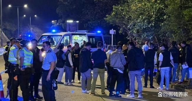 香港葵涌发生持刀袭警事件 警员连开5枪制服歹徒