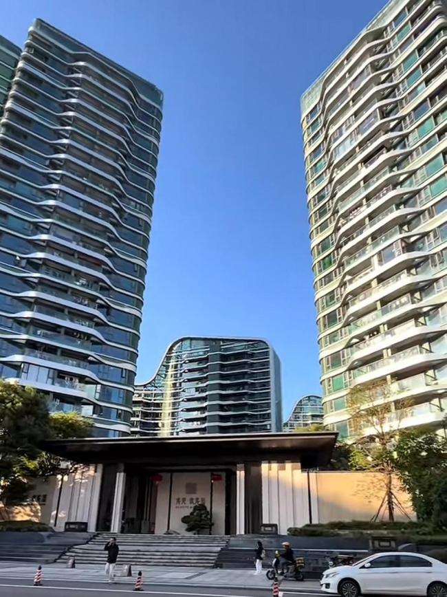 横琴26岁男子抢劫致人死亡 小区加强安保措施