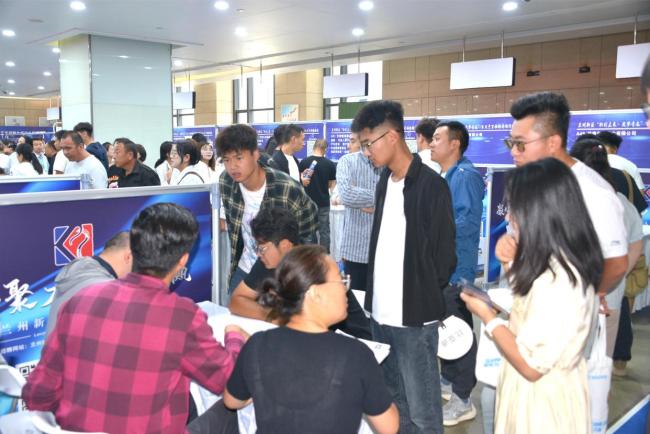 DeepSeek核心工程师郭达雅被曝离职