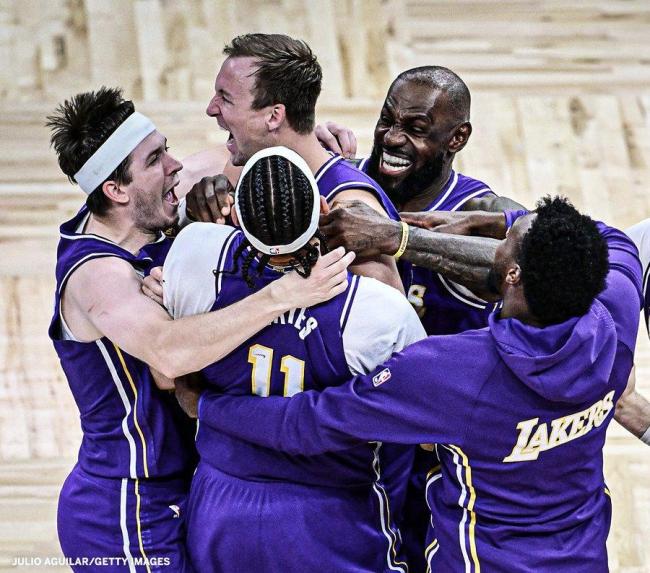 詹姆斯谈绝杀:我的任务是冲筐吸引对手