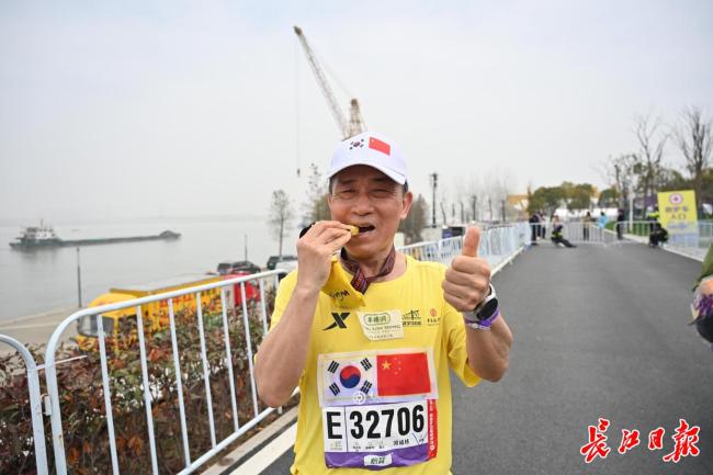 韩国驻汉前总领事又来参加马拉松 续写韩中友谊篇章