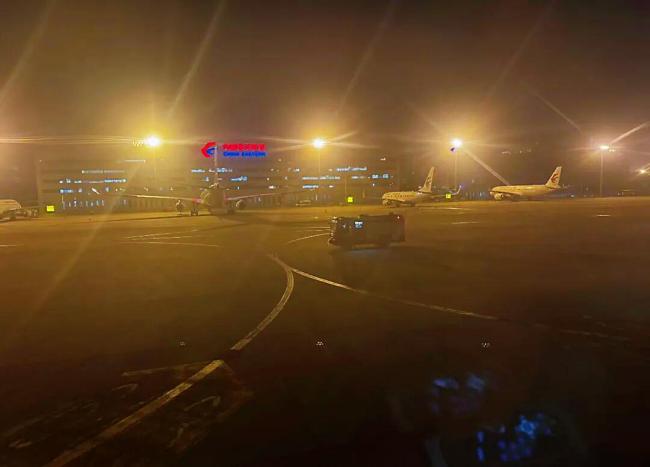 北京飞上海一航班落地后机舱起火 机组迅速处置化险为夷