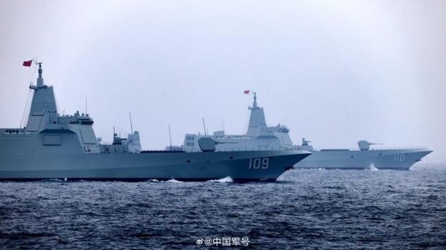 安庆舰、东莞舰双舰同框 实弹射击展雄风