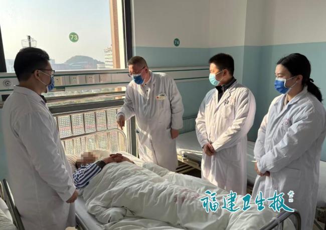 18岁男生突发桃花癫1周挥霍5万