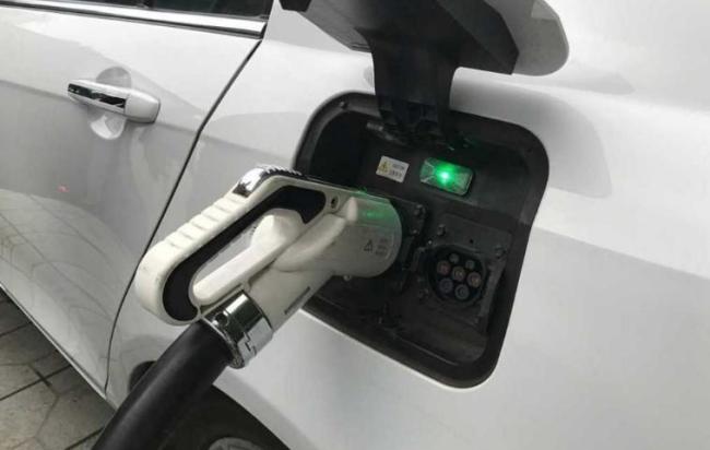 调控后加满一箱油可少花40元 政府临时措施缓解油价压力