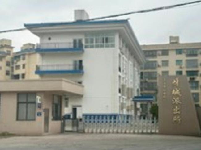 民警猥亵15岁女孩被判刑，两年九个月，轻了还是重了？