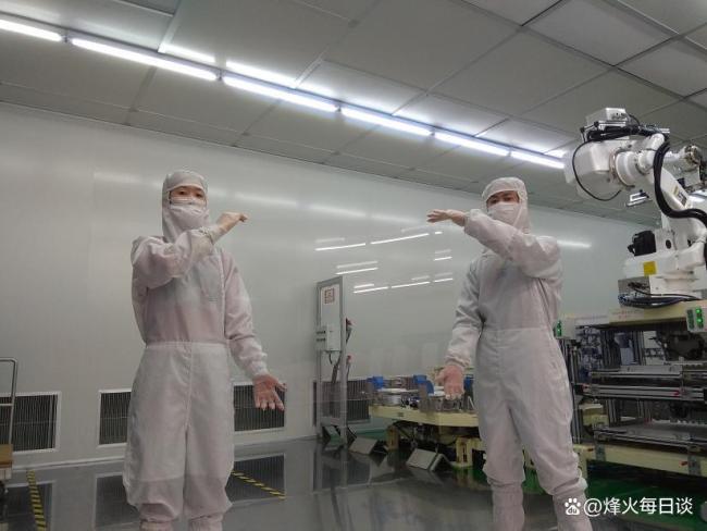 首条G4.5液晶玻璃基板出产线焚烧