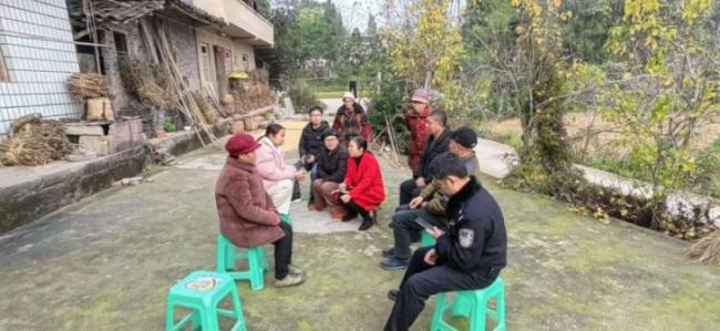 地铁擦血女孩值得世间所有温柔 善举温暖全网