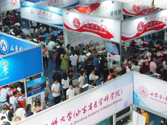 理想主义反面的张雪峰 忙碌至生命终点