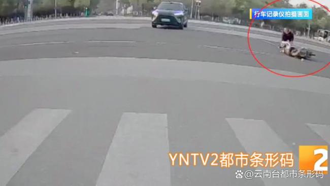 电动车撞人后看一眼直接跑了 肇事逃逸引担忧