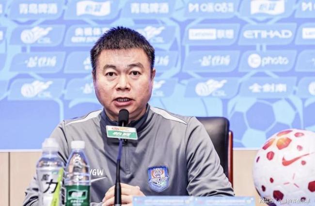 52岁于根伟破防！将主播踢出连线 不满引援质疑