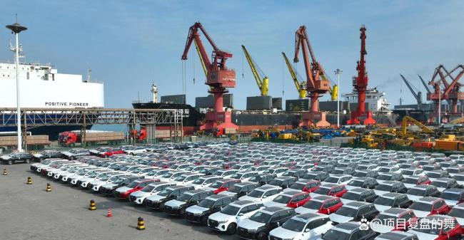 特朗普挥霍信用美国被透支未来 霸权衰败的代价