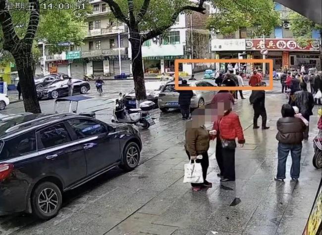 单位回应公职人员追打理发店长