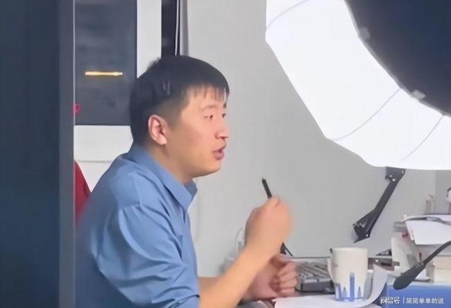 张雪峰最后一顿还在吃外卖 高强度工作与健康警示