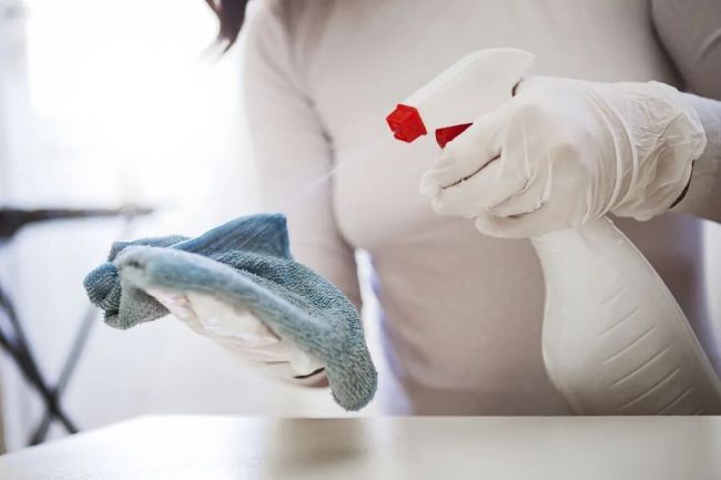 女子用84消毒液拖地住进ICU