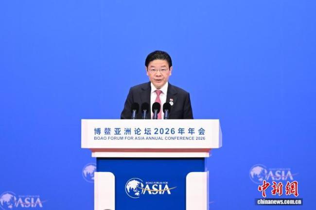 新加坡总理：对中国发展前景充满信心