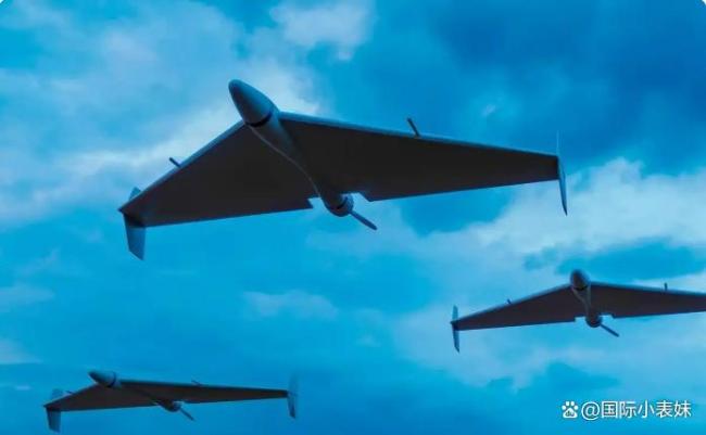 伊朗称向美航母发射岸舰导弹，尾焰将夜空点亮 中东局势再紧绷