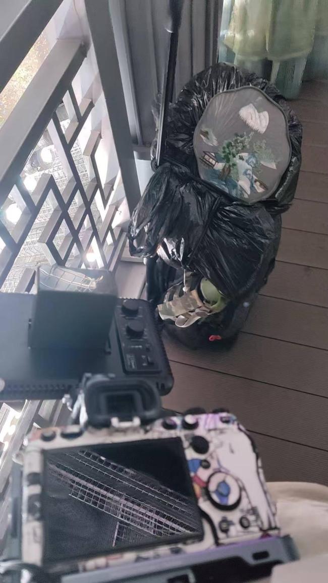 摄影师给老婆拍照遭保安阻扰 景区回应