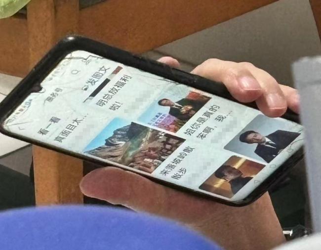 奶奶恋爱了 深夜对“建国”说情话