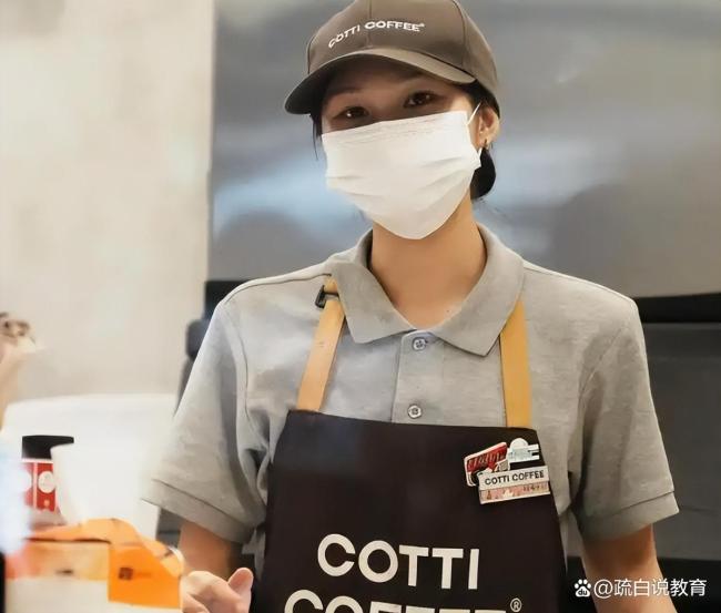 大学生表白被拒后怒砸食堂咖啡店 冲动行为代价惨重