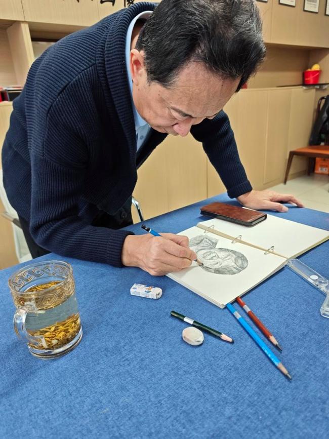 “神笔警探”林宇辉曾三画“梅姨” 坚持与信念